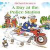 Richard Scarry A Day at the Police Station (Tascabile)
