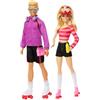 Barbie - Barbie e Ken sui Pattini a Rotelle, set Fashionistas da collezione 65° Anniversario con 2 bambole e 6 accessori degli anni '80 inclusi, giocattolo per bambini, 3+ anni, HXK90