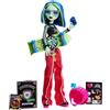 Monster High Diario degli Orrori - Ghoulia Yelps, bambola e set di accessori a tema skate club, tra cui giacca stile college, annuario, skateboard e casco a forma di cervello, JML44