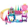 Mattel Trolls 3 - Tutti Insieme - Playset Mount Rageous, con una mini bambola Regina Poppy, 4 amici Hair Pops e 25+ accessori inclusi, ispirato al film, giocattolo per bambini, 3+ anni, HNV37