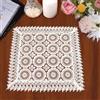 URROMA Centrino quadrato in pizzo, tovaglia bianca con stampa floreale ricamata, tovaglietta in pizzo per comò e tavolini, 60 x 60 cm