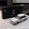 XiaoGuang 8250611W-2 1/18 CROWN MS122 Modello Di Auto Interna Bianca / Beige