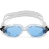 Aquasphere Kaiman - Occhialini da nuoto per adulti, con lenti ricurve, comfort e vestibilità per il nuotatore attivo, unisex per adulti, lenti colorate blu, montatura trasparente/trasparente