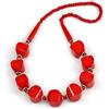 Avalaya Collana con perline in legno rosso, lunghezza 78 cm