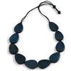 Avalaya Collana in corda nera con perline in legno blu scuro geometrico, lunghezza 80 cm, regolabile