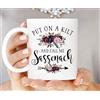 Pure Print Cut Outlander Tazza da caffè - Put On A Kilt and Call Me Sassenach - Tazza scozzese 330 ml | Tazza Sassenach Highlander Mug | Articoli per fan di Jamie e Claire