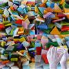 Pocoukate Kit di Piastrelle a Mosaico in Vetro Colorato per Artigianato, 850 Pezzi, 4 Forme Miste, Decorazioni per la Casa, Piatti, Cornici, Vasi Di fiori, ecc kit per Mosaico Vetro