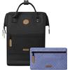 Cabaïa - Zaino Adventurer Berlin - Maxi 23L - Idrorepellente - scomparto per PC fino a 15″ - 2 tasche intercambiabili - Vegan certificato - Zaino da viaggio, lavoro e scuola - Nero
