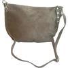 Jaime de Juan Leather Borsa a tracolla in camoscio italiano con borchie sui lati. Cinturino regolabile e intercambiabile. Chiusura con cerniera. Interno foderato con tasca integrata. Tasca posteriore.
