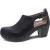 Dansko Un classico stivaletto in cuoio col tacco, ma in versione cut out.,adatto all'autunno, indossato con le calze, e torna perfetto in primavera a piedi scalzi. La morbida tomaia in pelle si modell