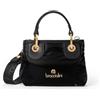 Braccialini Beth Puffy Borsa a mano dalle piccole dimensioni realizzata in nylon effetto ovattato. All'interno pochette totalmente estraibile e utilizzabile come seconda borsa a cui è possibile