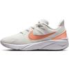 NIKE Star Runner 4 NN (GS), Scarpe da Ginnastica Unisex-Bambini e Ragazzi, Summit White Apricot Agate WHI, 3.5 UK Child