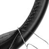 AUTOZOCO Coprivolante con aghi e filo, coprivolante da cucire per diametro 37/38 cm, protezione volante auto, antiscivolo, finitura pronta, design nero con filo nero