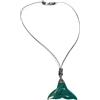 Ethnos Barcelona Collana corta con ciondolo a forma di coda di balena in argento e resina verde. Lunghezza: 38,5 cm.