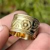 Artisan India Anello a fascia larga in ottone con fiori artigianale - Gioielli moderni mini...