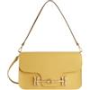 Alviero Martini 1A Classe Borsa a spalla chic e trasversale con chiusura patta calamita. Dispone di un ampio scomparto principale, tasche interne di cui una con zip, tracolla removibile e regolabile.