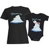t-shirteria Coppia Maglietta Madre e Body Neonato Intimo da Giorno - Maschietto - Orsi Polari - Orsetti - Freddo - Polo Nord - Coordinato - Animali - Madre - Neonato - Figlio - Set - Maglietta e bodi Uso diurno
