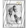 VALENTI & CO. Portafoto di valenti. Portafoto per il 50° anniversario di colore argentato della dimensione di 13x18 cm. La referenza è 52088 4l