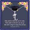 TINGN Regalo di laurea per lei - Collana con iniziale A-Z 2026, significativo ciondolo a forma di cappello, collana per lauree, regalo di amicizia per donne, amici, università, liceo, laurea, regalo