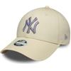 New Era Cappello da baseball da donna 9Forty con logo metallico MLB New York Yankees beige chiaro