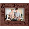 ORIGACH Cornice portafoto in pelle con incisione 5 Years of Marriage, da appendere o da tavolo, per 5° matrimonio, regalo per marito e moglie, adatta per foto da 12,7 x 17,8 cm