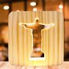 WIYETY Jesus Croce Luce Notturna 3D Gesù Croce Religiosa Mini Luce Notturna Piccola Lampada Da Tavolo per Stanza, Scultura In Legno Luce Notturna LED Alimentazione USB Luce Bianco Caldo Luce Luminosa