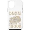 Timeless Era Wit Custodia per iPhone 12/12 Pro Paziente con me, vengo dall'umorismo del carro del 1900