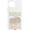 Timeless Era Wit Custodia per iPhone 15 Plus Paziente con me, vengo dall'umorismo del carro del 1900