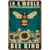 PRESSINART Targa in Metallo con Scritta Bee Kind in Lingua Inglese in A World Where You Can Be Anything, Rettangolare, Poster Vintage Motivazionale per casa, Bar, ristoranti