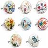 Nacnic Set di 8 pomelli in ceramica con diversi disegni di uccelli, dipinti a mano. Maniglie artigianali per armadi, cassetti, cassettiere e appendiabiti. Pomelli classici da 40 mm di diametro.