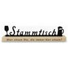 Kaltner Präsente Targa in legno 26 cm - Scritta Hier sitzdie immer hier sitzen! - Espositore da tavolo con brocca di birra e bicchiere da vino - Base in vero legno - Decorazione bar ospite regalo uomo