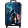 NoBoringSuitcases.com NoBoringSuitcases© Valigia Cabina Bambino Bambini Trolley Da Viaggio | 55x35x20 cm - Bagaglio A Mano Aereo Rigido Leggerissimo 4 Ruote Valigie Astronauta - Stelle - Spazio