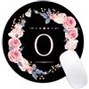 Adastrah Tappetino per mouse rotondo con lettera O, fiori neri e rosa, piccolo tappetino per mouse con base in gomma antiscivolo, decorazione per casa e ufficio, accessori da scrivania, rotondo da 22,1 cm