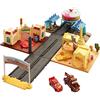 Mattel Disney Pixar Cars On The Road - Visita a Radiator Springs, playset dei luoghi del film, con 2 veicoli Saetta McQueen e Cricchetto, conto alla rovescia luminoso, giocattolo per bambini, 4+ anni, HGV68