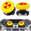 Playrealm FPS Thumbstick Grip Copri Levette Analogiche e Estensore Texture 3D Gomma da Cancellare Silicone Presa Copertina 2 Set per PS5 Dualsenese e controller PS4 (Radiazioni Gialle)