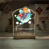 StickerLab Lampada Notturna Bambini Personalizzata, Made in Italy - Luce Notturna Bambini Regolabile a 3 Intensità - Regalo Battesimo Bimbo e Bimba Personalizzabile - Idea Regalo Neonato (Super Eroe)