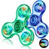 Gigilli Fidget Spinners 2 Pack, LED Illumina Fidget Giocattoli per Bambini, Bomboniere Della Festa Glow in The Dark Fidget Giocattoli, Compleanno Classroom Prizes per Bambini (Blu Scuro e Verde)