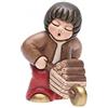 THUN - Statuina Presepe Bimbo con Carriola di Legna - Decorazioni Natale Casa - Linea Presepe Classico, Variante Rossa - Ceramica - 6,5 h cm