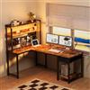 YOUDENOVA Scrivania Gaming con Pannello Forato e Libreria Tavolo Salvaspazio con Cassetti Scrivania Angolare Reversibile con LED e Prese 135x90x152cm Marrone