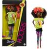 Barbie Signature - DeeDee, bambola da collezione per il 40° anniversario della linea and the Rockers del 1986, con piedistallo e confezione da esposizione, 6+ anni, JJY11
