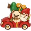 THUN, Teddy e Gnomo Oliver con Macchina in Ceramica di Alta Qualità, Collezione Natale, Statuine da Collezione, Idea Regalo per Natale, 18,5 x 11,5 x 16 cm