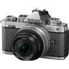 Nikon Z fc + NIKKOR Z DX 16-50 VR SE + Lexar SD 64GB, Mirrorless DX 20.9 MP, ghiere di controllo, mirino elettronico, 4K, monitor angolazione variabile, argento [Nital Card: 4 Anni di Garanzia]