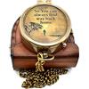 Dehradun gift Mart Bussola vintage in ottone incisa con custodia in pelle e catena, bussola nautica tascabile per navigazione, escursionismo, campeggio, viaggi, regalo per laurea, battesimo, cresima