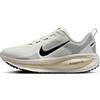 Nike HM6804-101 Vomero 18 Uomo, White/Obsidian-Mtlc Cool Grey EU 38.5