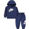 NIKE -TUTA COMPOSTA DA FELPA E PANTALONE -FELPA CON CAPPUCCIO -FELPA CON TASCHE A MARSUPIO -FELPA CON LOGO RICAMATO -PANTALONE CON GIROVITA REGOLABILE CON CORDINO -PANTALONE CON ORLO ELASTICO blu U90
