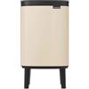 Brabantia Bo Hi 7L Pattumiera con coperchio Soft Close, Secchio Spazzatura ideale per bagno, camera da letto e ufficio, Cestino con secchio interno rimovibile e maniglia - Soft Beige