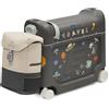 Stokke JetKids Travel Bundle, Midnight Grey - Include la valigia BedBox Ride-On e lo zaino - Ideale per bambini dai 2 ai 7 anni (fino a 35 kg)