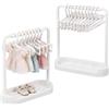 UNICRAFTALE Set di 2 grucce in plastica da 17 cm in miniatura per vestiti per bambole, piccole scarpiera bianca per riporre abiti e scarpe per bambole, accessori per casa delle bambole e decorazioni