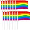 HXMJIED 20 bandiere Gay Pride - 14 x 21 cm - Mani piccole che oscillano con i colori dell'arcobaleno - Per LGBTQ, parate per feste, decorazioni per feste e celebrazioni, interni