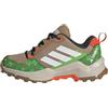 adidas Unisex - Bambini e Ragazzi Minecraft Terrex AX4R Hiking Shoes, Cardboard/Ftwr White/Semi Impact Orange, 37 1/3 EU
